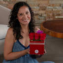 Amor al cuadrado: Orquídea + 6 rosas.