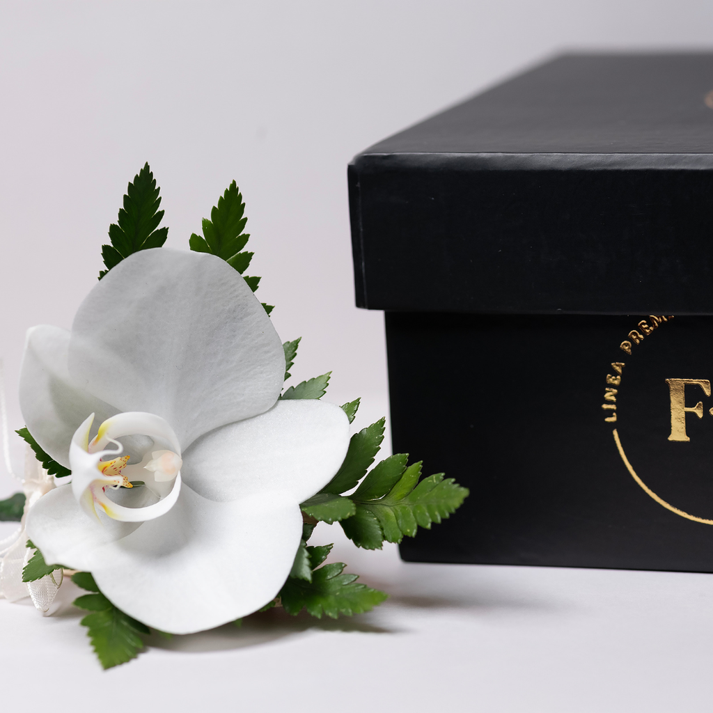 H - Corsage para mano de Orquídea Blanca